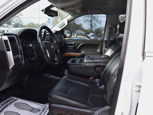 Used 2018 Chevrolet Silverado 1500 LTZ image 11