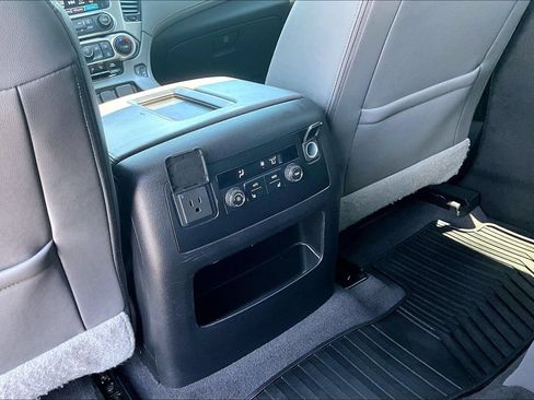 Used 2019 Chevrolet Tahoe LT w/ Luxury Package AWD/4WD image 37