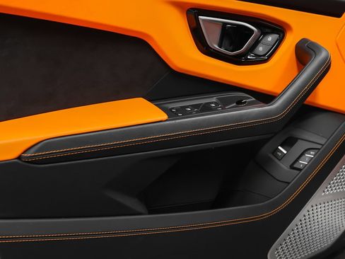 Used 2022 Lamborghini Urus AWD/4WD image 74