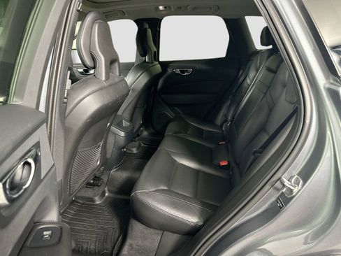 Used 2018 Volvo XC60 T6 Momentum w/ Convenience Package image 26