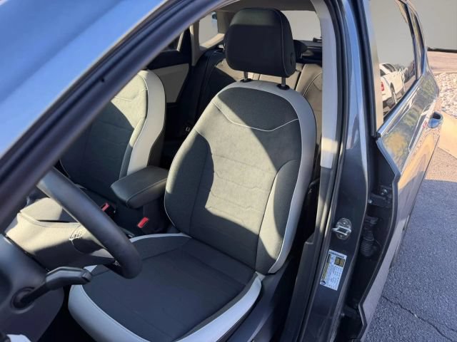 Used 2025 Volkswagen Taos SE AWD/4WD image 9