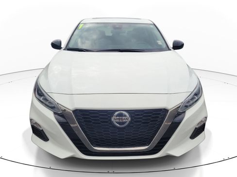 Used 2021 Nissan Altima 2.5 SR w/ SR Premium Package FWD image 2