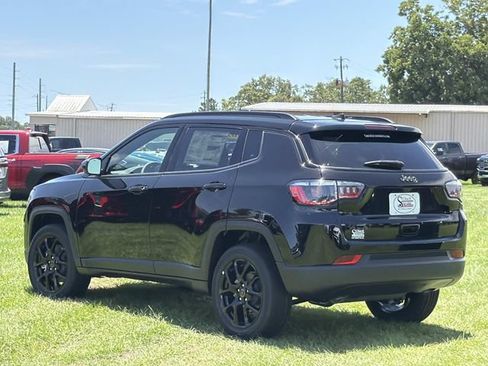New 2026 Jeep Compass Latitude AWD/4WD image 12