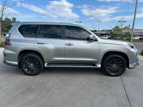 Used 2023 Lexus GX 460 Premium w/ Accessory Package AWD/4WD image 10