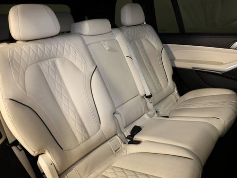 Used 2023 BMW X7 xDrive40i w/ M Sport Package image 41