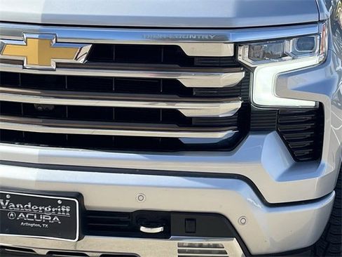 Used 2022 Chevrolet Silverado 1500 High Country w/ Technology Package image 9