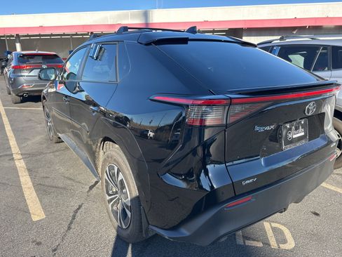 Used 2025 Toyota bZ4X AWD image 3
