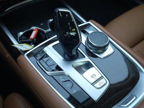 Used 2022 BMW 750i xDrive AWD/4WD image 24