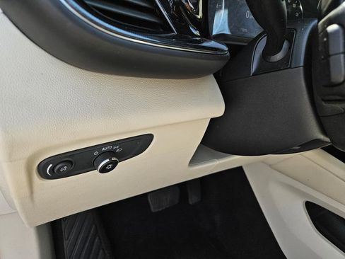 Used 2023 Buick Envision Preferred image 19