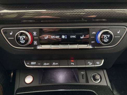 Used 2022 Audi SQ5 Premium image 33