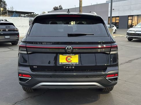 New 2026 Volkswagen Taos SE image 4