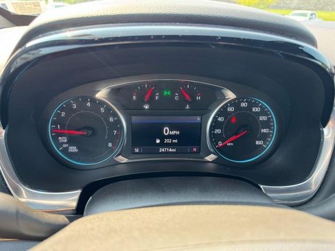 Used 2023 Chevrolet Traverse LT FWD image 23