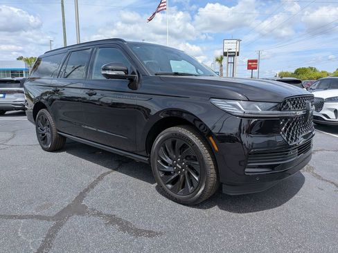 New 2026 Lincoln Navigator L Reserve w/ Jet Appearance Package AWD/4WD image 2