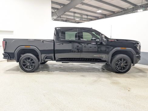 Used 2025 GMC Sierra 2500 AT4 w/ AT4 Premium Plus Package image 2