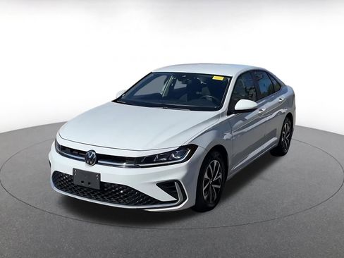 Used 2025 Volkswagen Jetta S image 4