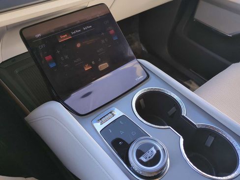 New 2026 Cadillac Vistiq Sport image 18