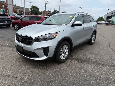 Used 2019 Kia Sorento AWD w/ LX Convenience Package image 3