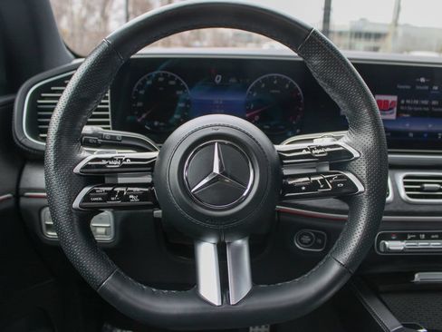 Used 2025 Mercedes-Benz GLS 450 4MATIC image 11