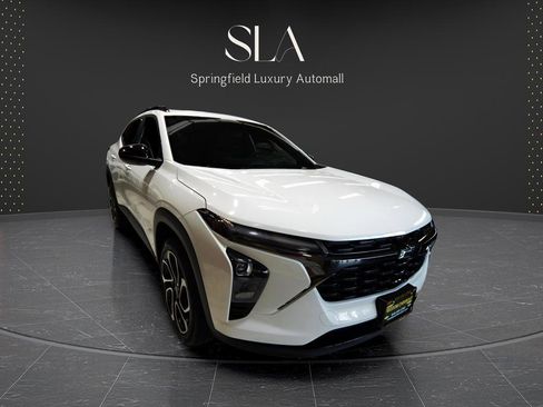 Used 2025 Chevrolet Trax RS w/ Sunroof Package image 1