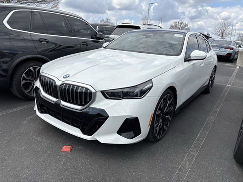 Certified 2024 BMW 530i w/ Executive Package image 13