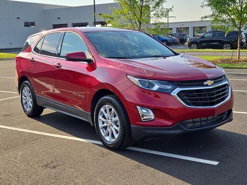 Used 2020 Chevrolet Equinox LT w/ LPO, Floor Liner Package FWD image 3