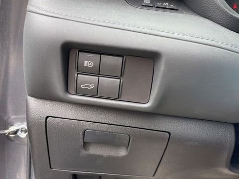 Used 2023 Toyota Highlander LE AWD/4WD image 11