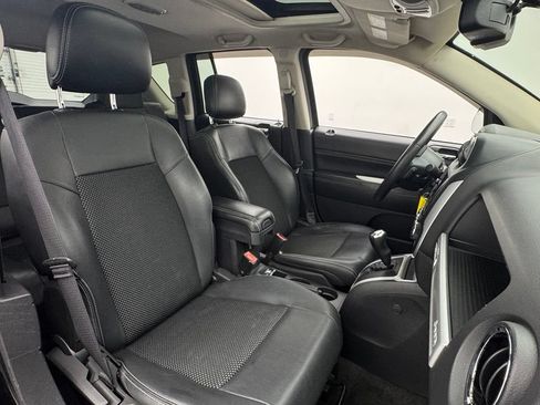 Used 2014 Jeep Compass Latitude w/ Sun/Sound Group AWD/4WD image 31