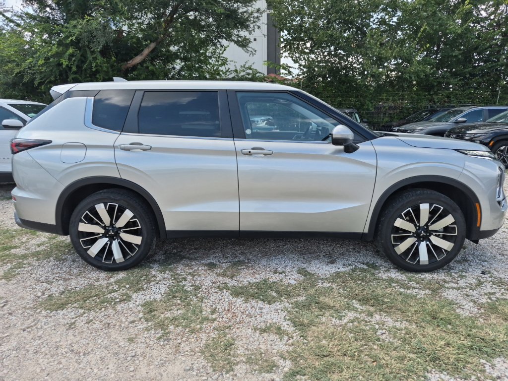 Used 2025 Mitsubishi Outlander SE AWD/4WD image 5