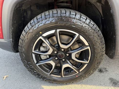 Used 2025 Jeep Compass Trailhawk w/ Trailhawk Elite Group image 50