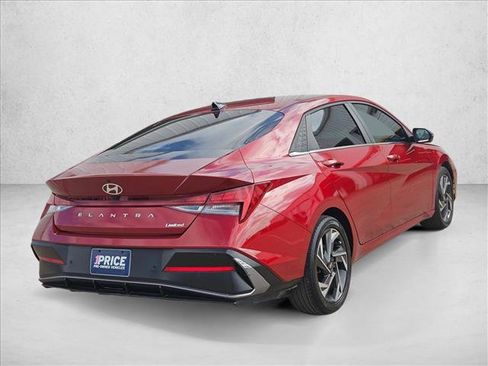 Used 2024 Hyundai Elantra Limited image 5
