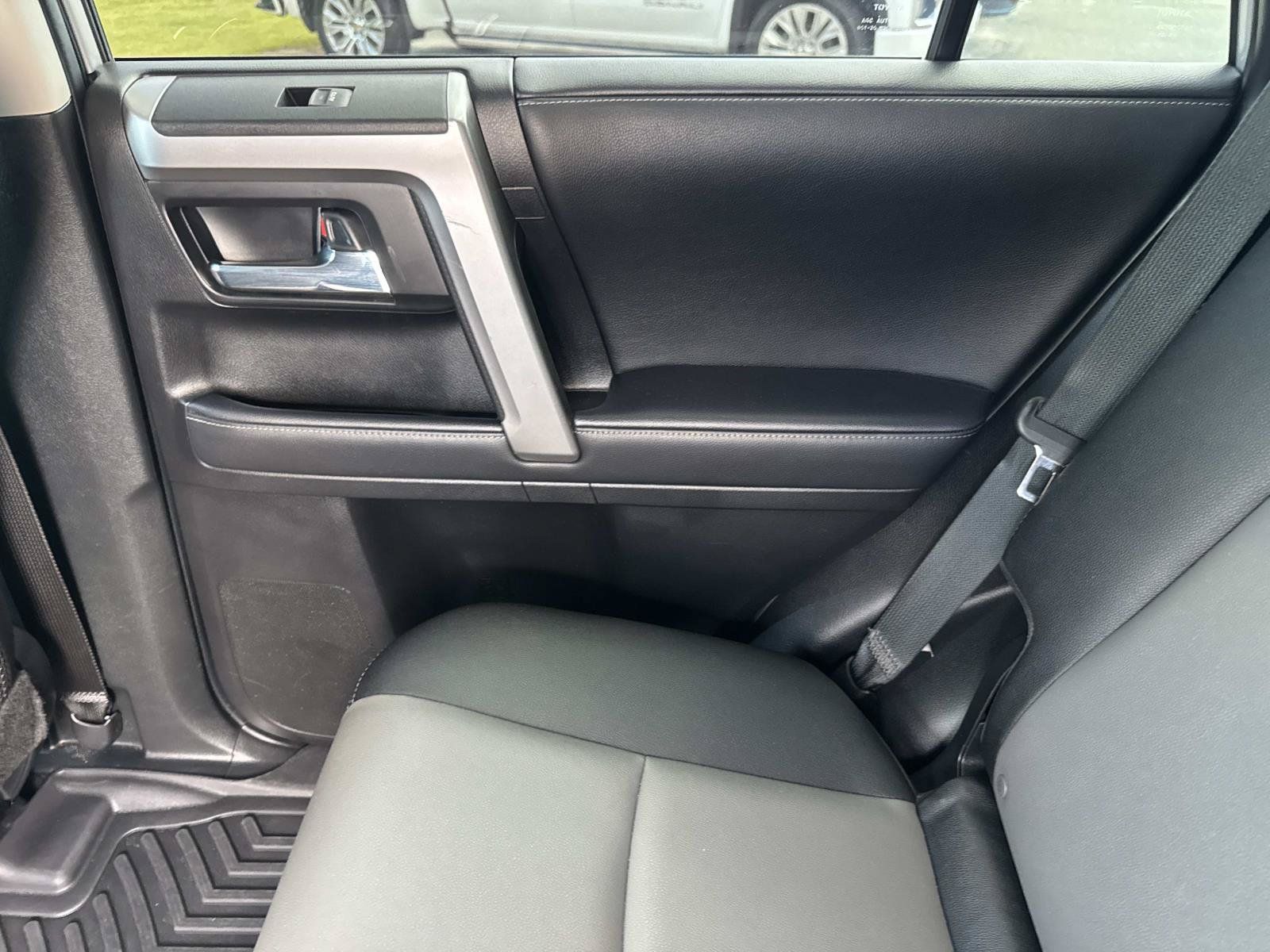 Used 2022 Toyota 4Runner SR5 Premium w/ Moonroof Package AWD/4WD image 19