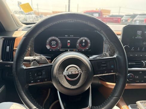Used 2022 Nissan Pathfinder Platinum w/ Cargo Package FWD image 12