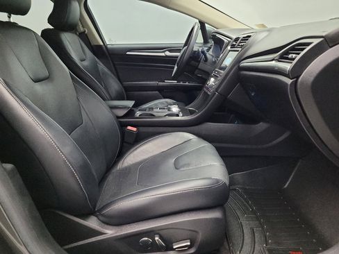 Used 2017 Ford Fusion Titanium image 21