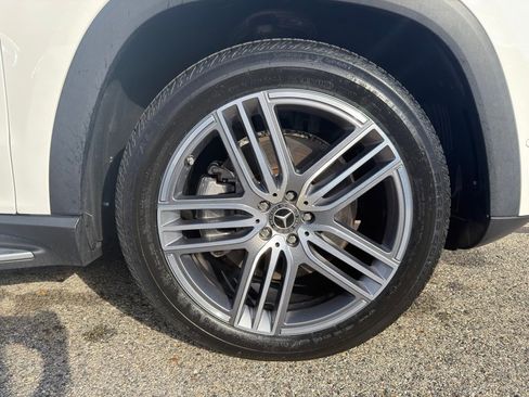 Certified 2022 Mercedes-Benz GLS 450 4MATIC image 9