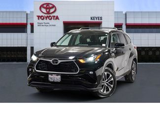 Used 2022 Toyota Highlander XLE FWD video 1