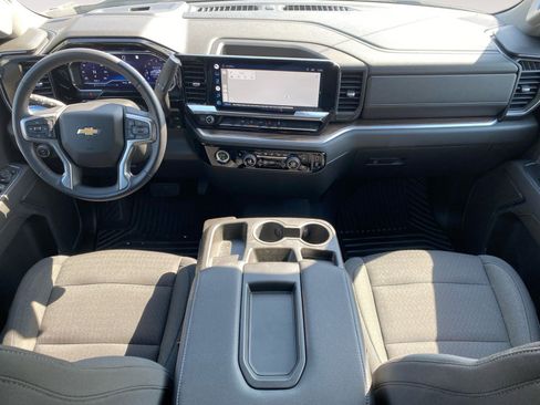 Used 2022 Chevrolet Silverado 1500 LT AWD/4WD image 11
