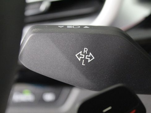 Used 2025 BMW X1 xDrive28i w/ M Sport Package image 34