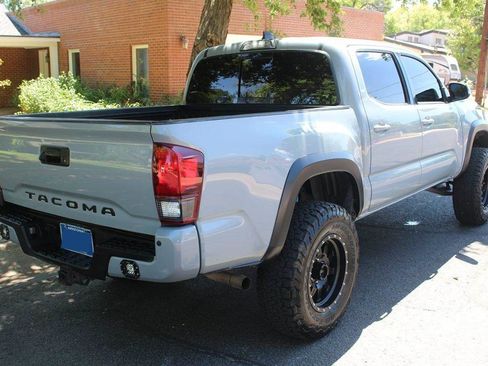 Used 2019 Toyota Tacoma TRD Off-Road AWD/4WD image 6