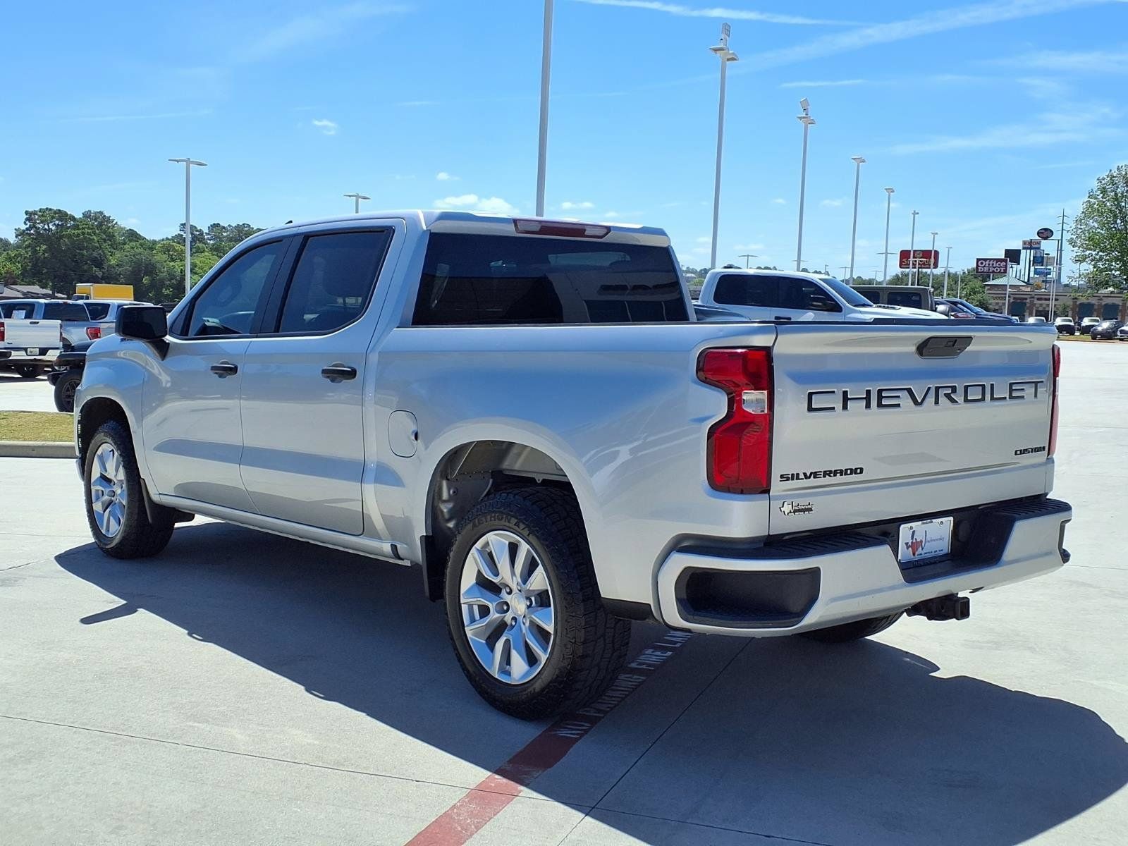 Used 2022 Chevrolet Silverado 1500 Custom w/ LPO, Dark Essentials Package RWD image 2