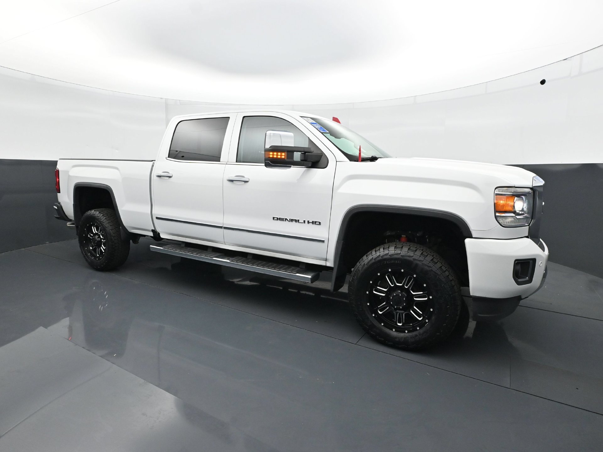 Used 2016 GMC Sierra 2500 Denali w/ Driver Alert Package AWD/4WD image 9
