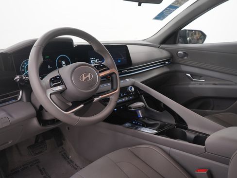 Certified 2025 Hyundai Elantra SEL image 22