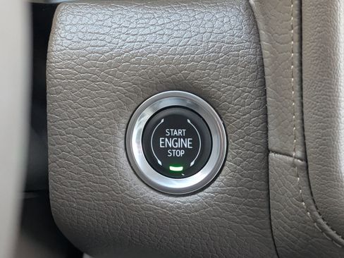 Used 2023 GMC Yukon XL Denali image 37