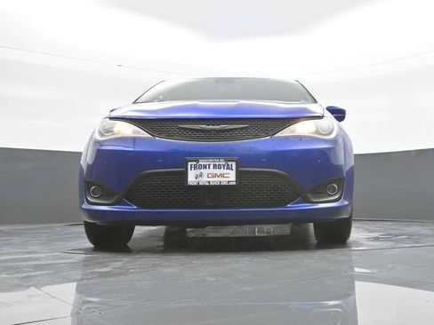 Used 2019 Chrysler Pacifica Touring-L Plus w/ Advanced Safetytec Group FWD image 35