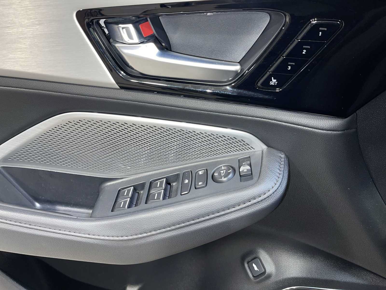 Certified 2025 Acura MDX SH-AWD image 23