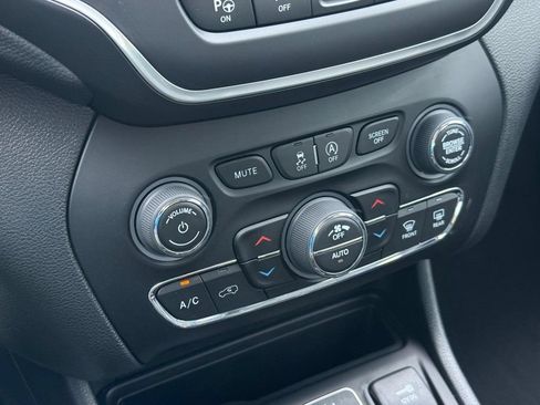 Used 2023 Jeep Cherokee Altitude Lux AWD/4WD image 19