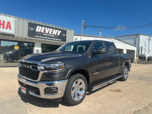 Used 2025 RAM 1500 Big Horn AWD/4WD image 2