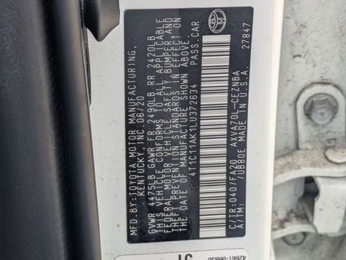 Used 2020 Toyota Camry LE image 15