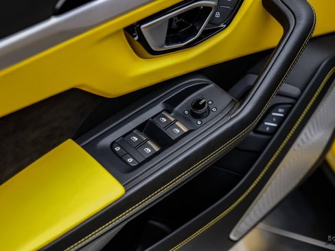 Used 2021 Lamborghini Urus AWD/4WD image 91