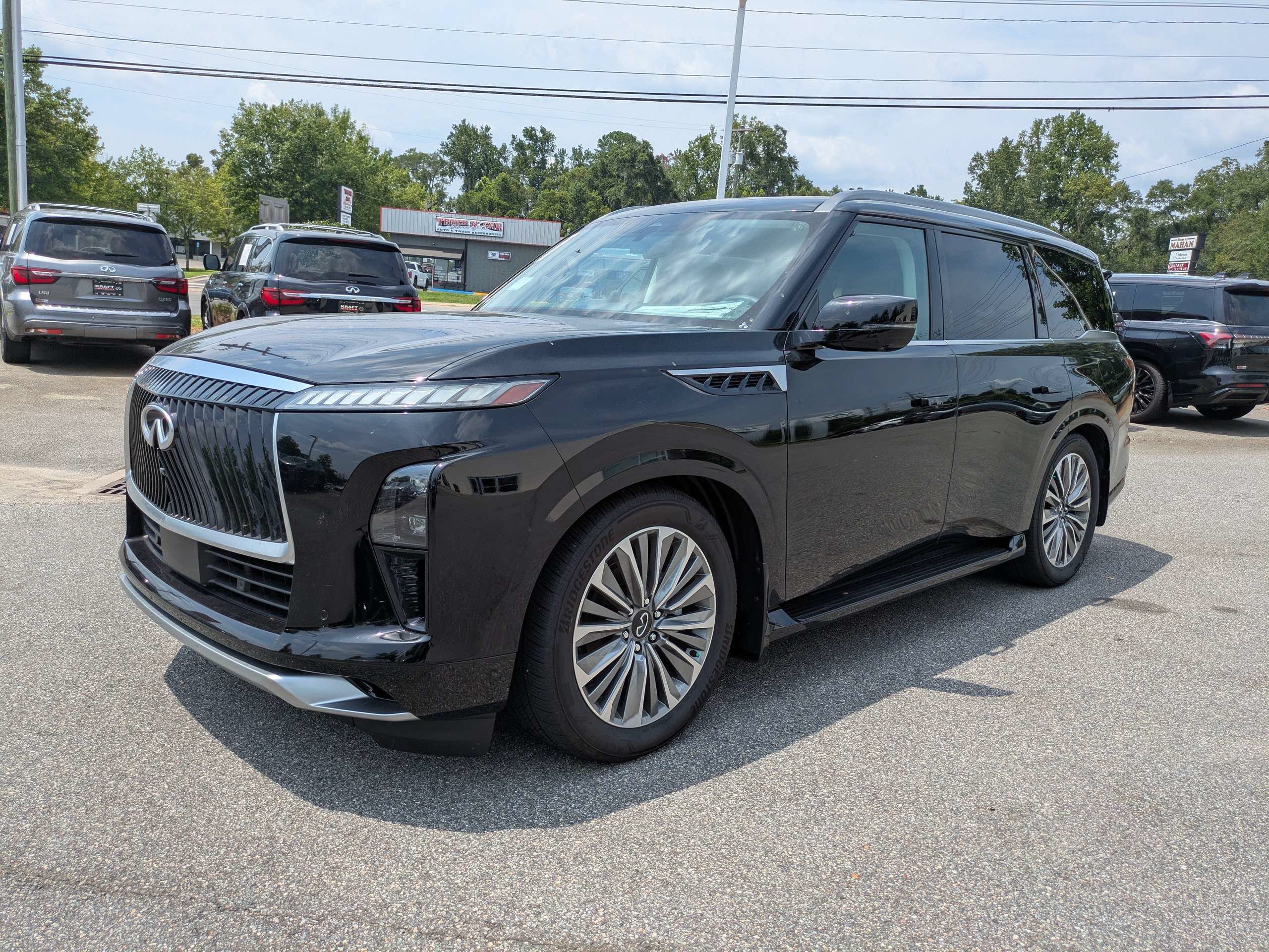 Used 2026 INFINITI QX80 Luxe w/ Cargo Package AWD/4WD image 8