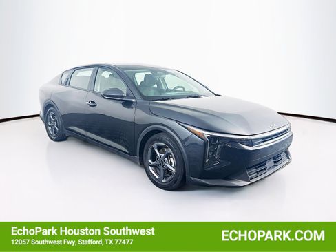 Used 2025 Kia K4 LXS image 1